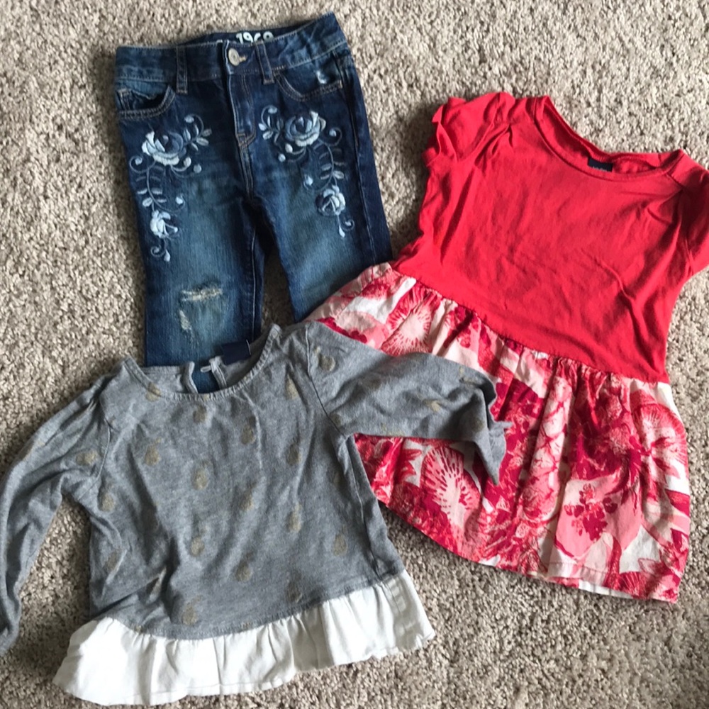 Bundle of BabyGap clothes, size 2T